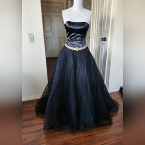 Night Moves Formal Wedding Or Prom Dress With Sequin Drop Waist Belt Size 4